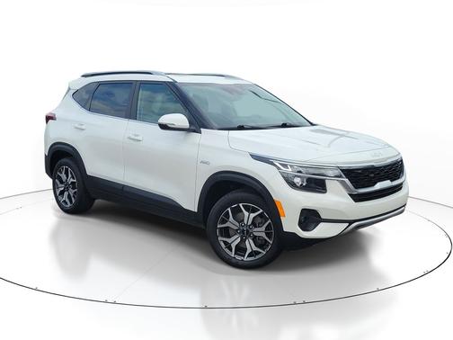 Snow White Pearl 2023 Kia Seltos EX