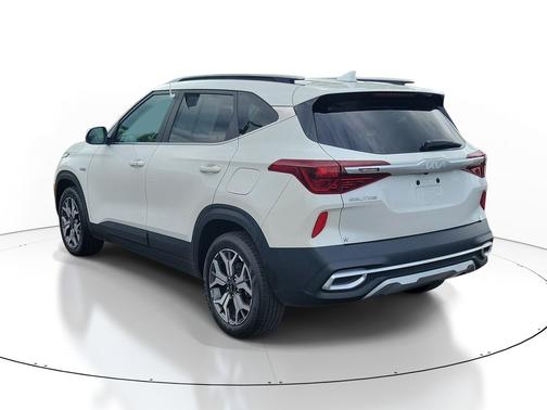 Snow White Pearl 2023 Kia Seltos EX