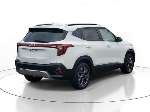 Snow White Pearl 2024 Kia Seltos S
