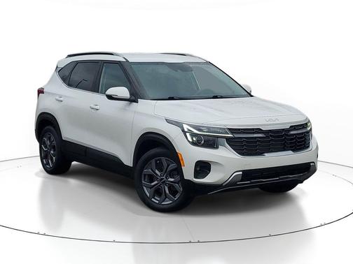 Snow White Pearl 2024 Kia Seltos S
