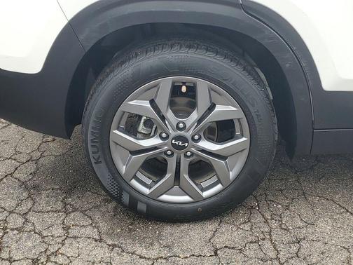 Snow White Pearl 2024 Kia Seltos S