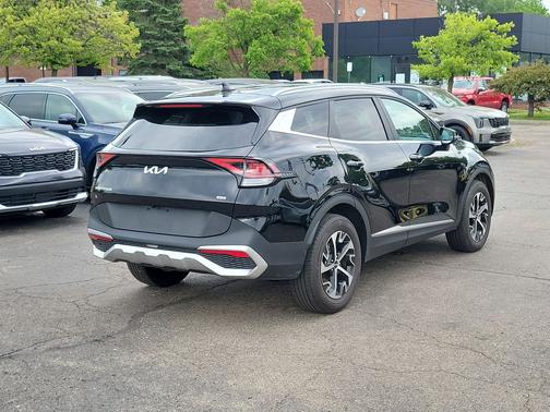 Ebony Black 2024 Kia Sportage EX