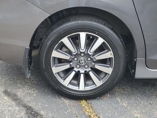2019 Toyota Sienna XLE Premium