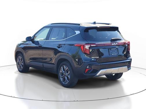 Fusion Black 2024 Kia Seltos S