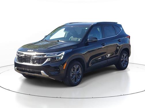 Fusion Black 2024 Kia Seltos S