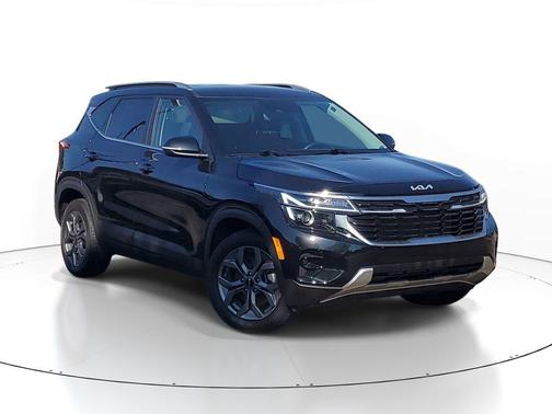 Fusion Black 2024 Kia Seltos S