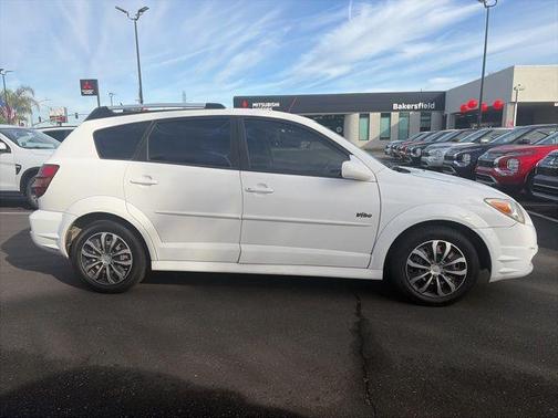 Frosty (White) 2007 Pontiac Vibe Base