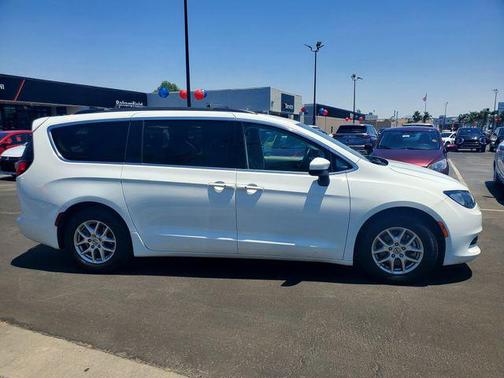2021 Chrysler Voyager LXI