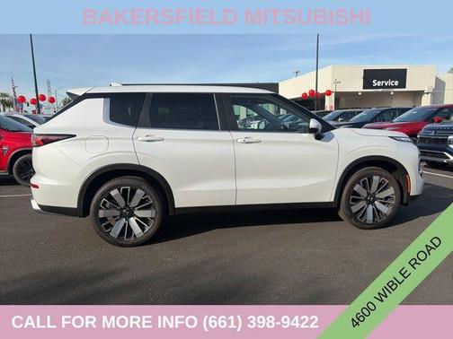 Diamond White 2026 Mitsubishi Outlander SE 2.5 2WD