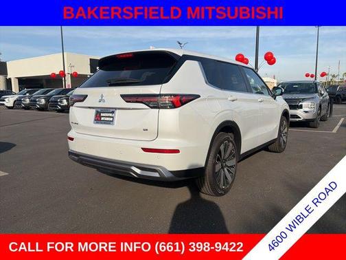 Diamond White 2026 Mitsubishi Outlander SE 2.5 2WD