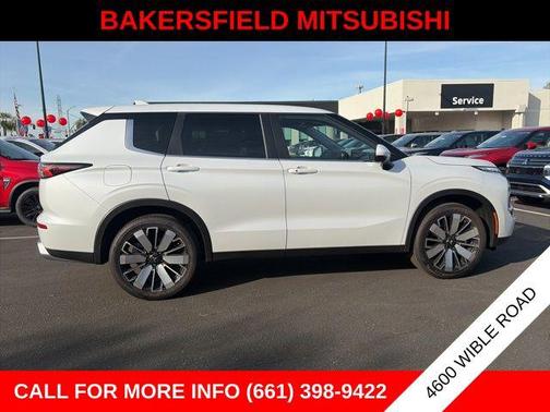 Diamond White 2026 Mitsubishi Outlander SE