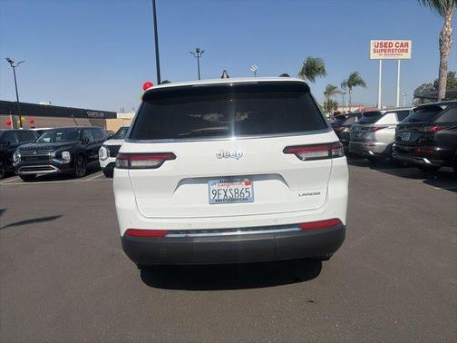 Bright White Clearcoat 2023 Jeep Grand Cherokee L Laredo