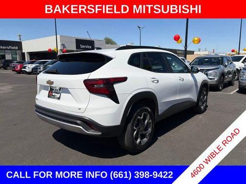 Summit White 2025 Chevrolet Trax LT