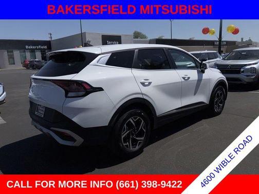 Glacial White Pearl 2025 Kia Sportage LX