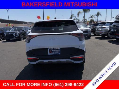 Glacial White Pearl 2025 Kia Sportage LX