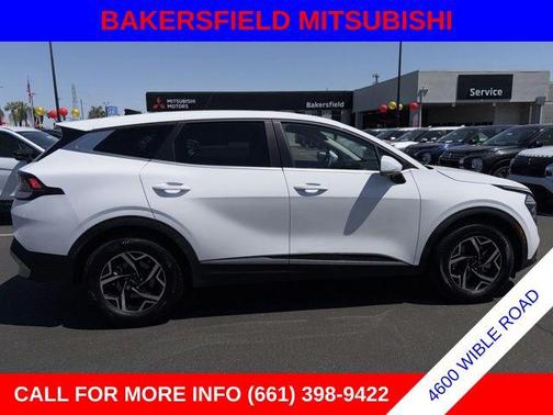 Glacial White Pearl 2025 Kia Sportage LX