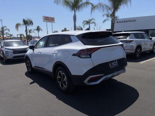 Glacial White Pearl 2025 Kia Sportage LX