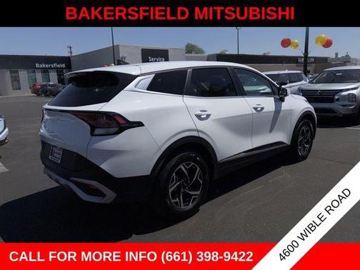 Glacial White Pearl 2025 Kia Sportage LX