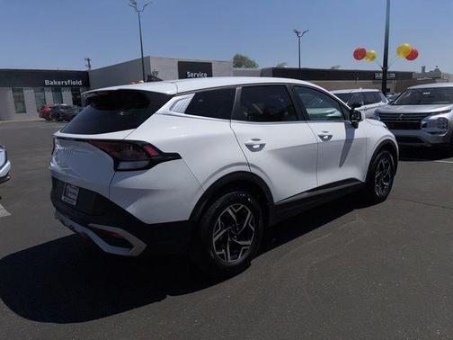 Glacial White Pearl 2025 Kia Sportage LX