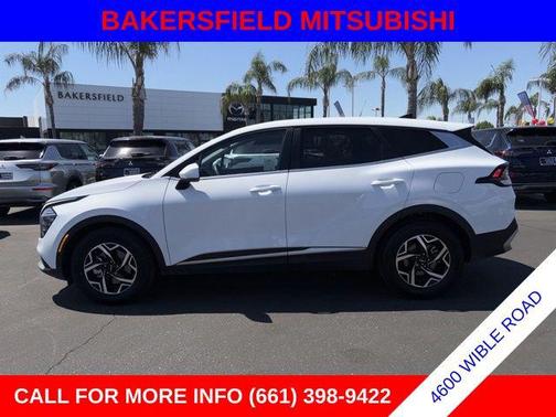 Glacial White Pearl 2025 Kia Sportage LX