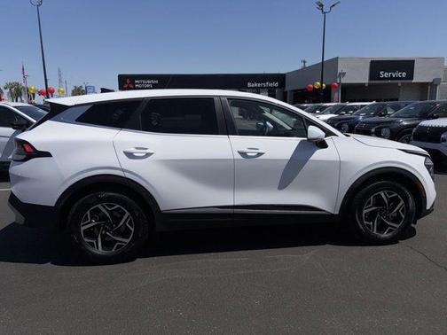 Glacial White Pearl 2025 Kia Sportage LX