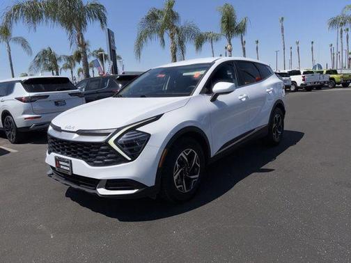 Glacial White Pearl 2025 Kia Sportage LX