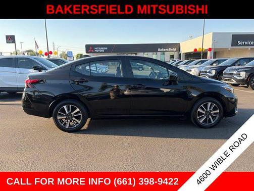 Super Black Metallic 2025 Nissan Versa 1.6 SV