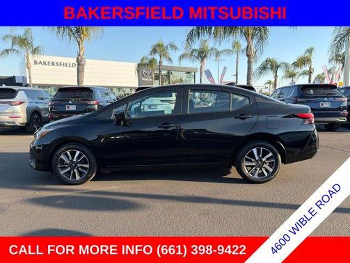 Super Black Metallic 2025 Nissan Versa 1.6 SV