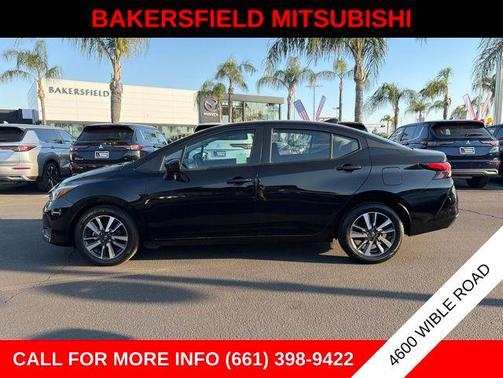 Super Black Metallic 2025 Nissan Versa 1.6 SV