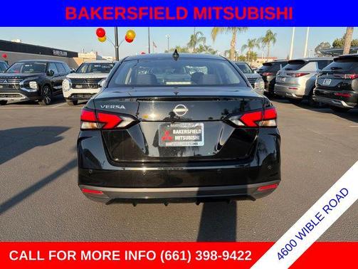 Super Black Metallic 2025 Nissan Versa 1.6 SV