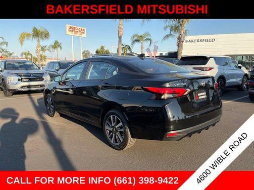 Super Black Metallic 2025 Nissan Versa 1.6 SV