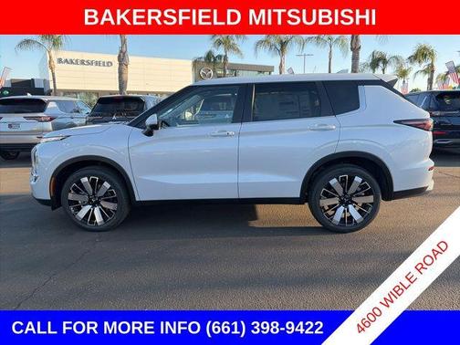 Diamond White 2026 Mitsubishi Outlander SE