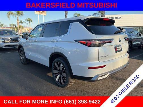 Diamond White 2026 Mitsubishi Outlander SE 2.5 2WD