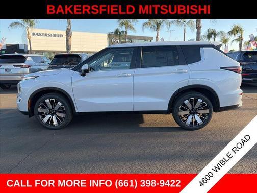 Diamond White 2026 Mitsubishi Outlander SE