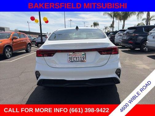 Snow White Pearl 2023 Kia Forte LXS