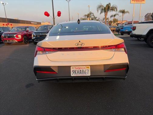 2024 Hyundai ELANTRA SEL