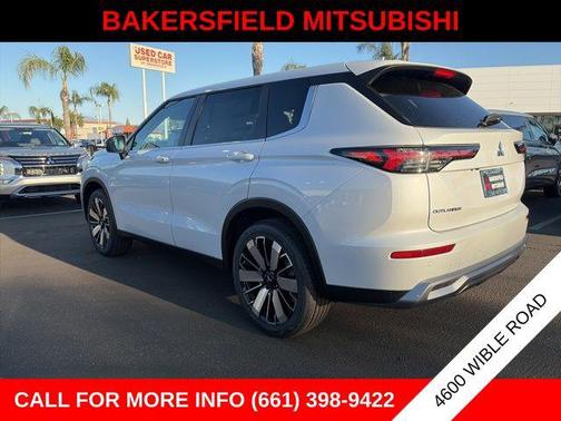 Diamond White 2026 Mitsubishi Outlander SE