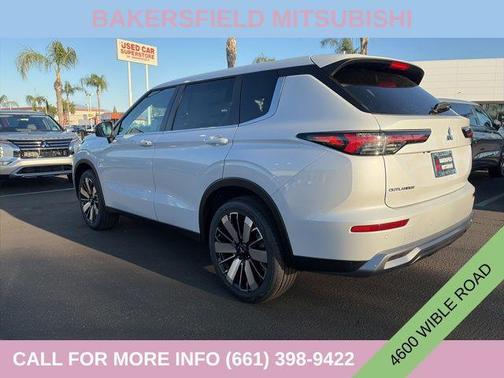 Diamond White 2026 Mitsubishi Outlander SE 2.5 2WD