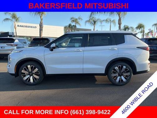 Diamond White 2026 Mitsubishi Outlander SE 2.5 2WD