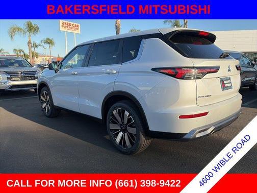 Diamond White 2026 Mitsubishi Outlander SE 2.5 2WD