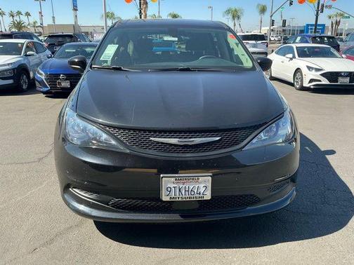 2022 Chrysler Voyager LX