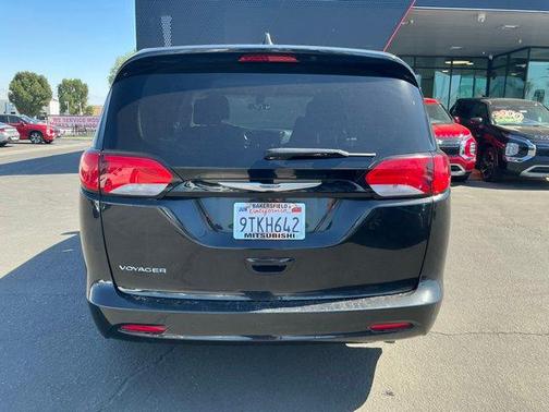 2022 Chrysler Voyager LX
