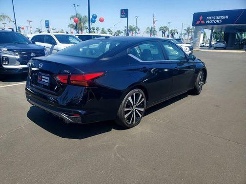 2022 Nissan Altima SR FWD