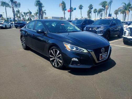2022 Nissan Altima SR FWD