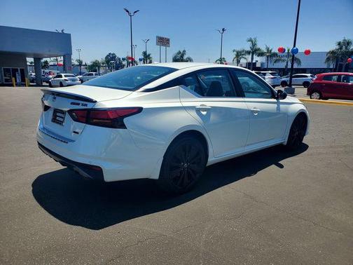 2022 Nissan Altima SR Intelligent AWD