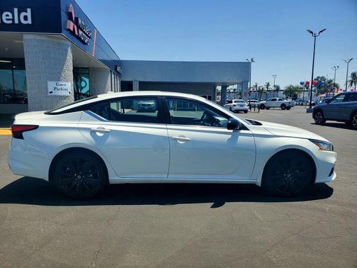 2022 Nissan Altima SR Intelligent AWD