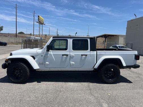 2023 Jeep Gladiator Overland