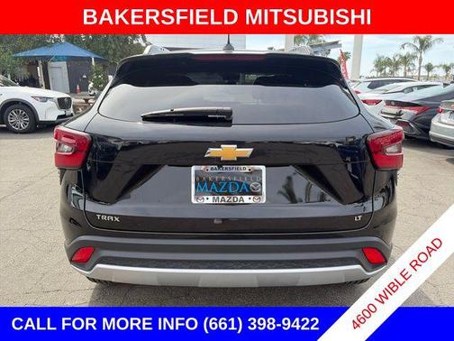 Mosaic Black Metallic 2025 Chevrolet Trax LT