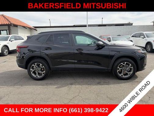 Mosaic Black Metallic 2025 Chevrolet Trax LT