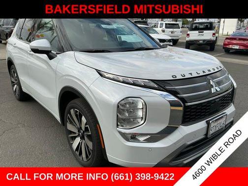 White Diamond/Black Roof 2025 Mitsubishi Outlander SEL